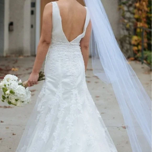 LACE beaded ivory wedding dress gown train  4 - Picture 4 of 4